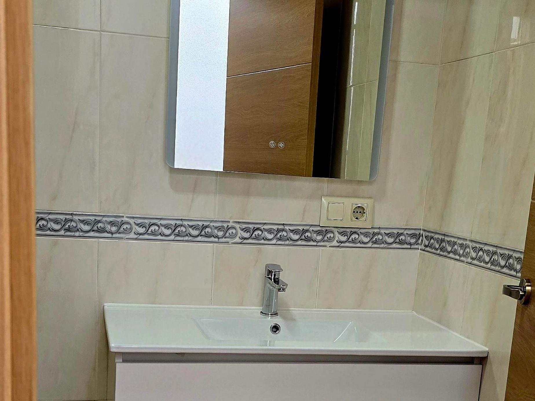 Apartamentos,Puerta De Bisagra-Parking Gratis Толедо Экстерьер фото